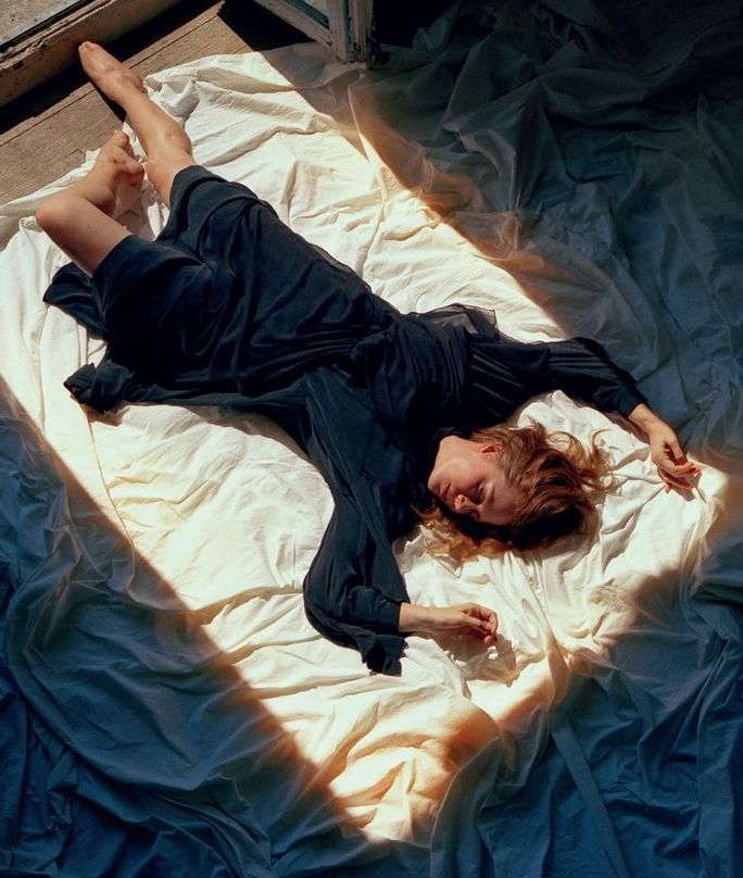 Winter Rhythm Check: Why You're Feeling Sleepy Earlier (And Why That's Perfect)